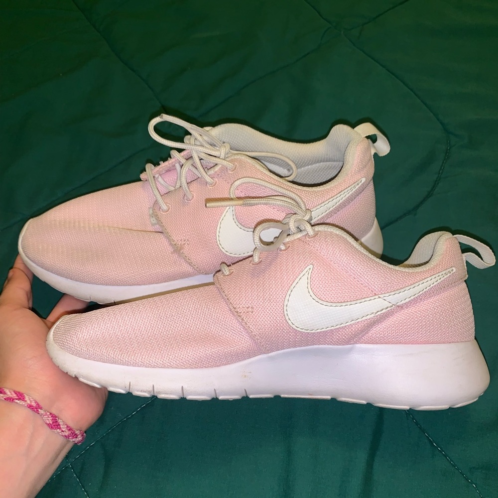 Nike Roshe One Light Pink
